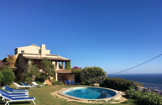 Villa with Pool and Dominant Seaview in Sesimbra (AL)