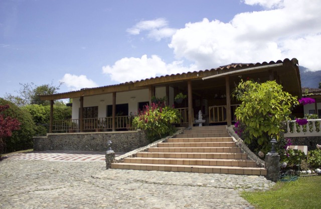 Villa With Pool And Lake View