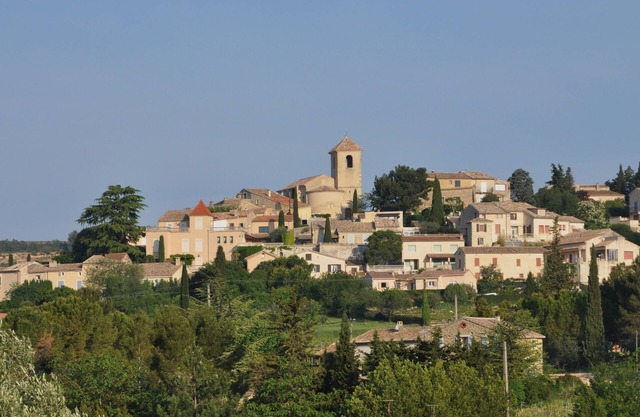 Villa with pool and view of the Ventoux on the edge of the village of Vinsobres
