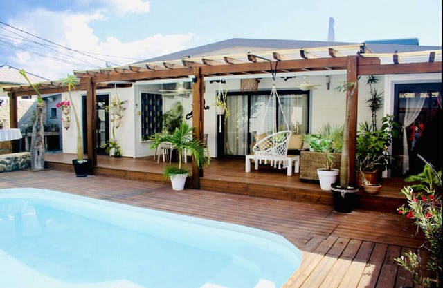 Villa with pool, close to the sea