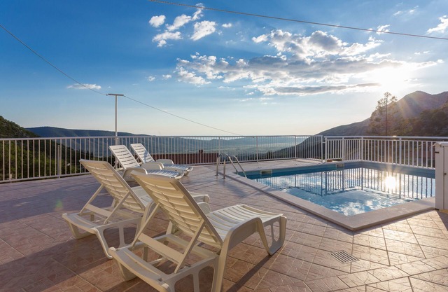 Villa with pool in Dubrovnik area