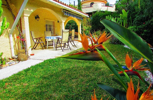 Villa with private garden: close to beach and mountains (Estepona)
