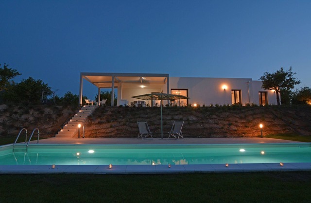 Villa with Private Pool and breathtaking sea view near the center of Noto