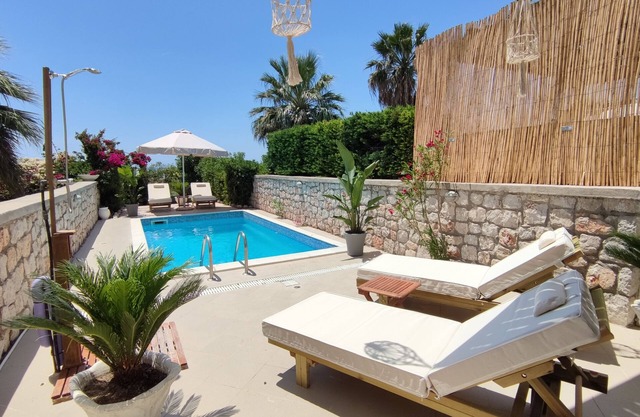 Villa with Private Swimming Pool -Near the Sea