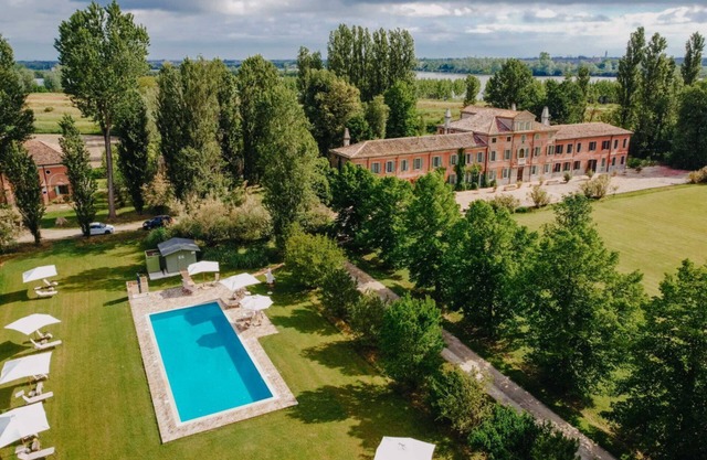 Villa with shared pool between Ferrara and Venezia