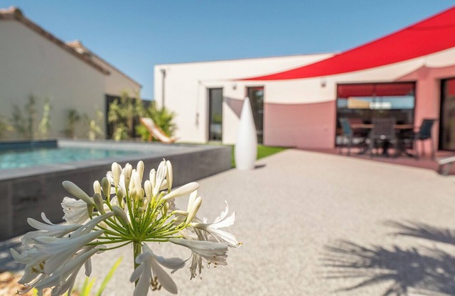 Villa with swimming pool in a secure residence LES MATHES