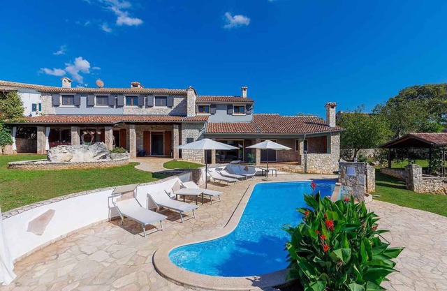 Villa with swimming pool, sauna and indoor pool