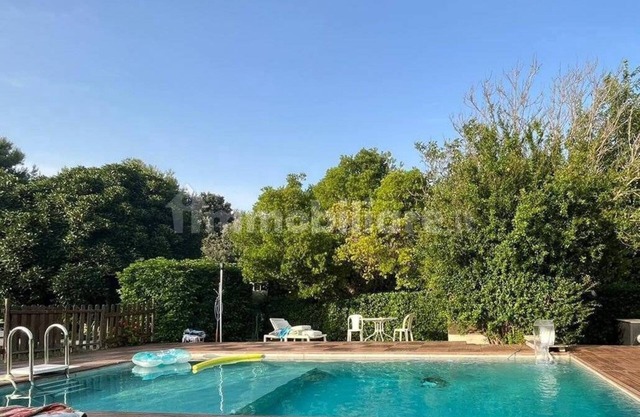 Villa with Swimming Pool, Puglia, Italy, sleeps up to 13 guests.