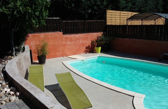 Villa with swimming pool in the heart of the vineyards and Provence