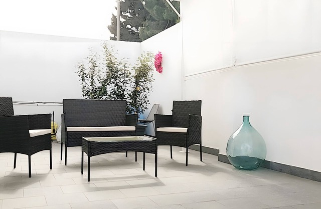 Villa XI: the sea just steps away!