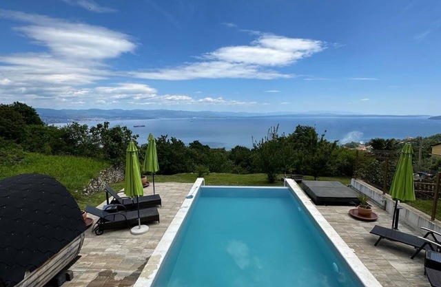 Villa Yari with use of infinity pool, sauna, jacuzzi and gigantic view