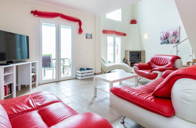 Villa "Your Villa Algarve" near the Beach with Mountain View, Pool, A/C, Wi-Fi, Balcony & Terrace