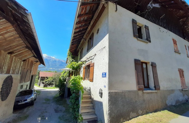Village house for 4 people, ideal location to visit the Savoie.