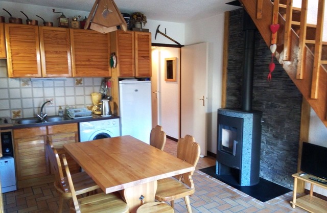 Village center, duplex 6 people south full with balcony, near tracks, beautiful view