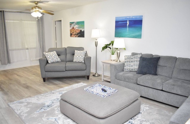 Village Green Home ~ Anna Maria beaches 10 minute drive