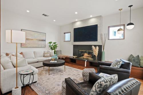 Village Vistas - Walk to Beach and LJ Village, AC, Spa