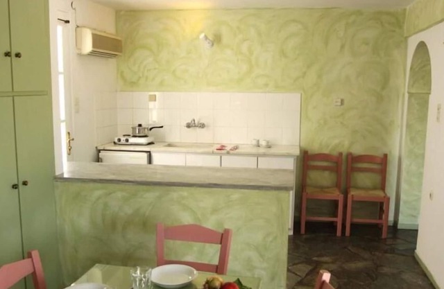 Villas Georgy (Parikia) House with garden facing the sea