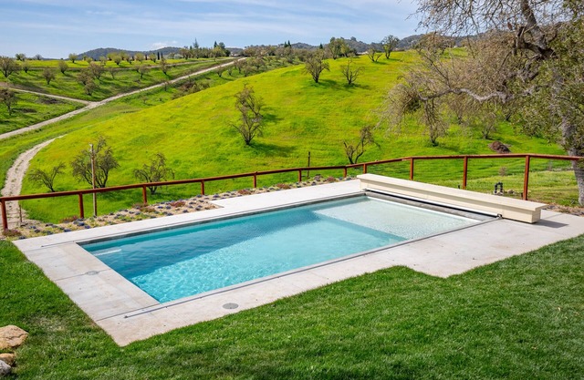 Vina Vista Estate with year round heated pool & 360 degree viewsnn
