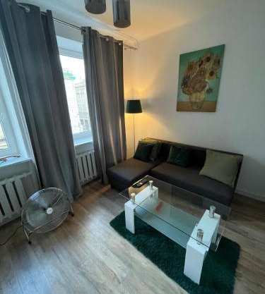 Vincent in downtown Warsaw at plac Konstytucji