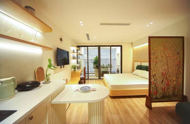 Vincent's Home at D’le Roi Soleil West Lake