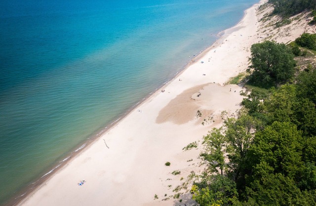 Vintage Classic Home, Pet Friendly in National Park 1 Mile to Beach
