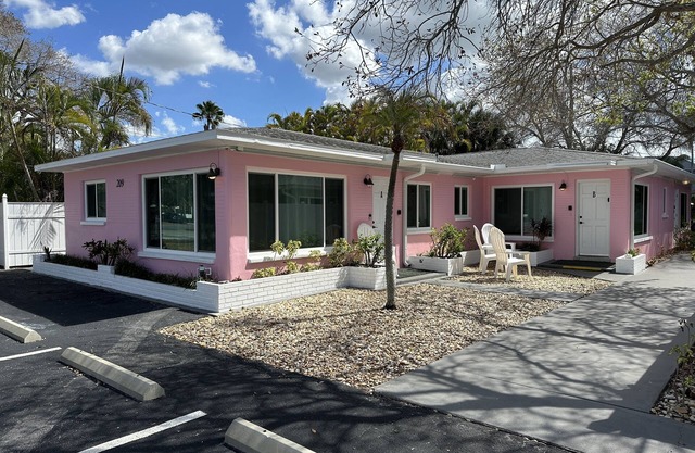Vintage Florida Beach Cottage, one block to the sand of Indian Rocks Beach FL