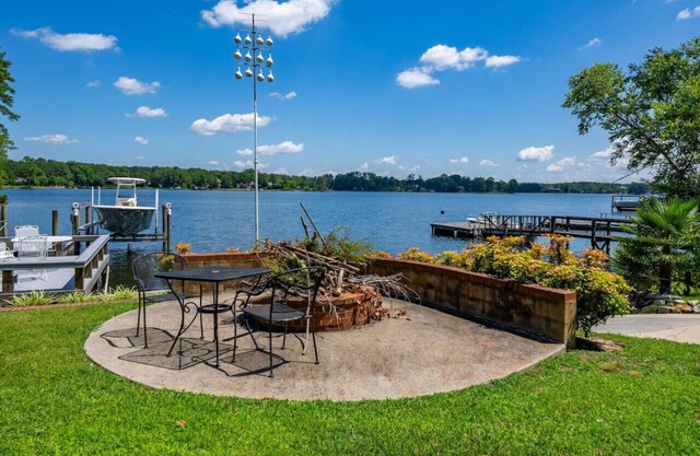 Vintage Libby on the Lake | 3 BR | Pet Friendly!