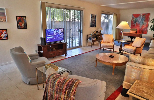 Vintage Relaxation Next to Park, Zoo and Golf