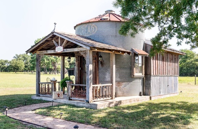 Vintage Silo #3 | 8 Min. to Round Top | Sleeps 3