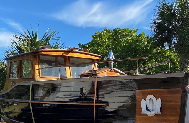 Vintage Waterfront Retreat in Jupiter