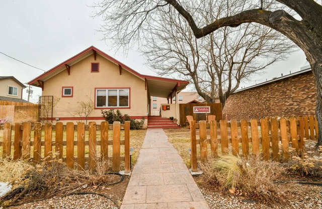 Violet @ Stella Ruby Cottages - Steps to Downtown