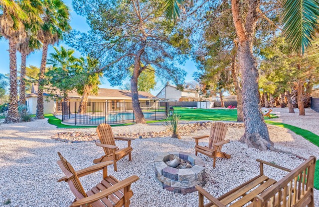 VIP! HUGE BACKYARD ONE STORY VILLA BIG POOL STYLISH GAME ROOM