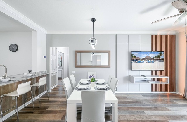 Vista Cay Lakeview Chic. Next to Pool, Walk to Epic Universe and the OCCC