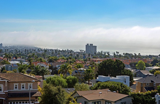 Vista La Jolla offers a central location to world famous La Jolla beaches