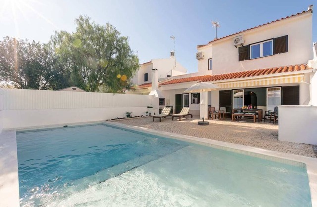 Vitamin Sea- Contemporary Beach Villa with heated pool