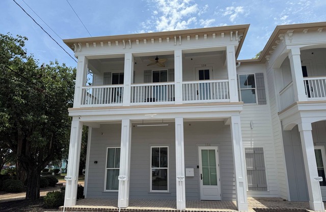 Viva Biloxi - one bed/one bath near Biloxi Beach & only one block to casinos!