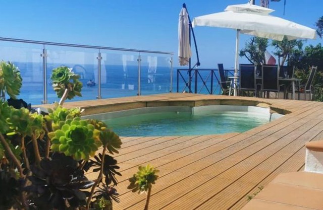 Vue magnifique, piscine privée chauffée et sauna à 10min de Monaco