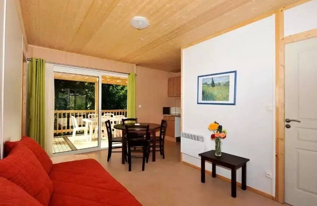 VVF Sud Aveyron * - 2 Room Apartment 5 People 1 baby