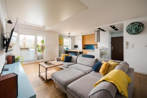 W411 Marina Mokotów - Lake View Apartment with Balcony, Workspace & Parking, close to Airport & City Center