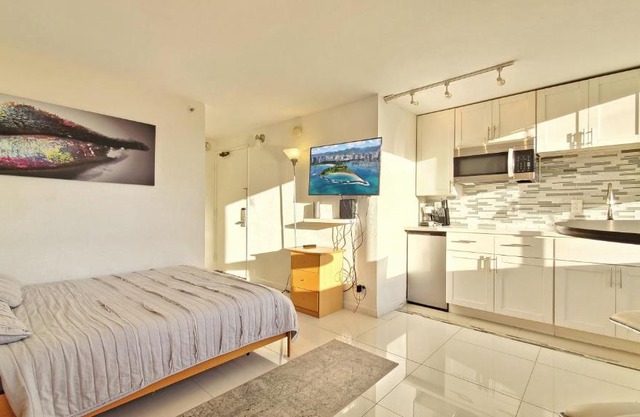 Waikiki beach cozy studio no resort fee