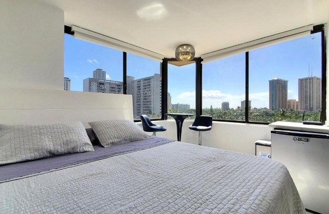 Waikiki beach modern studio No resort fee Best location