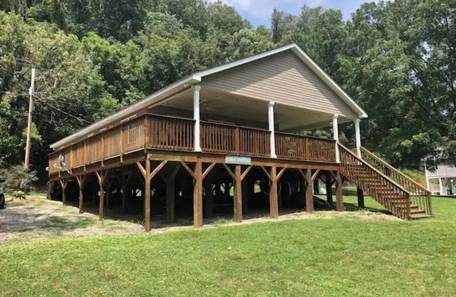 Wake and Lake-Waterfront home at the headwaters of Claytor Lake