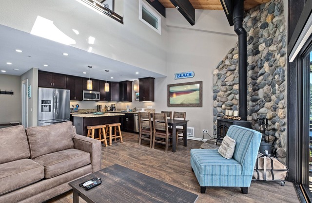 Wake Up Lakefront on Donner and Enjoy Coffee with a View!