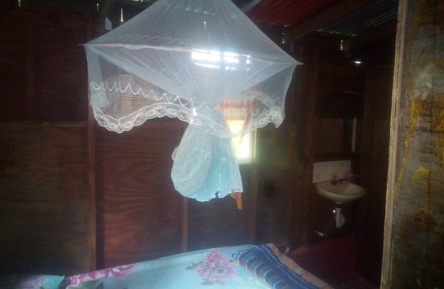 Wale's Yard, Breadfruit Tree Room, clean and comfortable