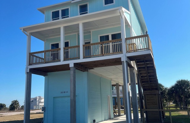 Walk 2 Beach & Pool! Pets! FirePit! Salty Sea Dawg