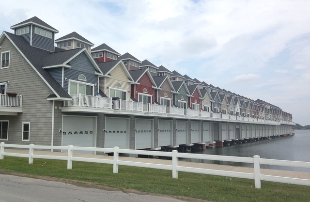 Walk Downtown, New.Boathouse Included!