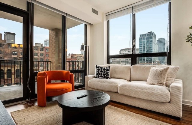 Walk Everywhere! 5 mins to Magnificent Mile, River