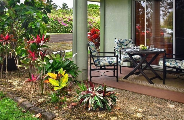 Walk To Beach - All Newly Furnished - 2 Bdrm+ Loft Bdrm/2 Bath - WiFi- HDTV