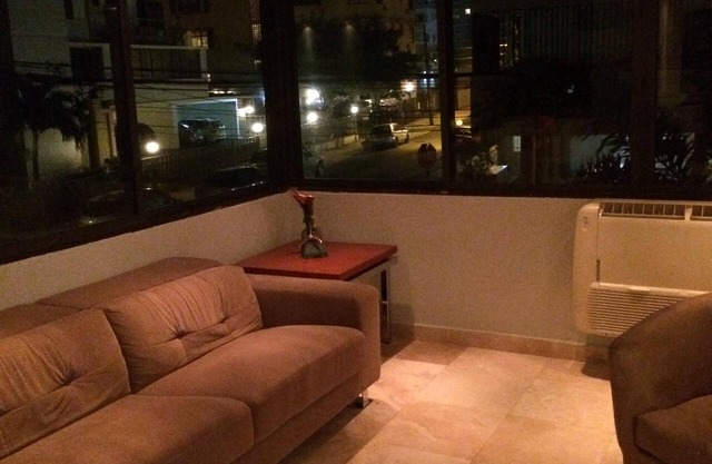 Walk to beach and restaurants bars and Full Power Generator free gated parking