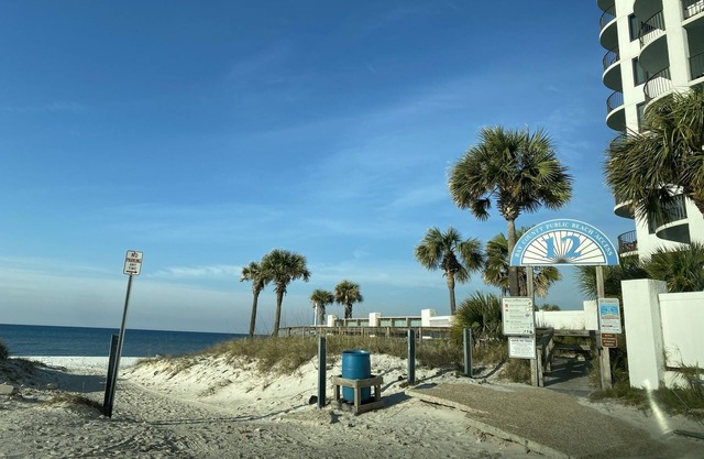 Walk to Beach Budget Friendly Cottage for 7+, Small Pet Reqs Apprvl & Fee